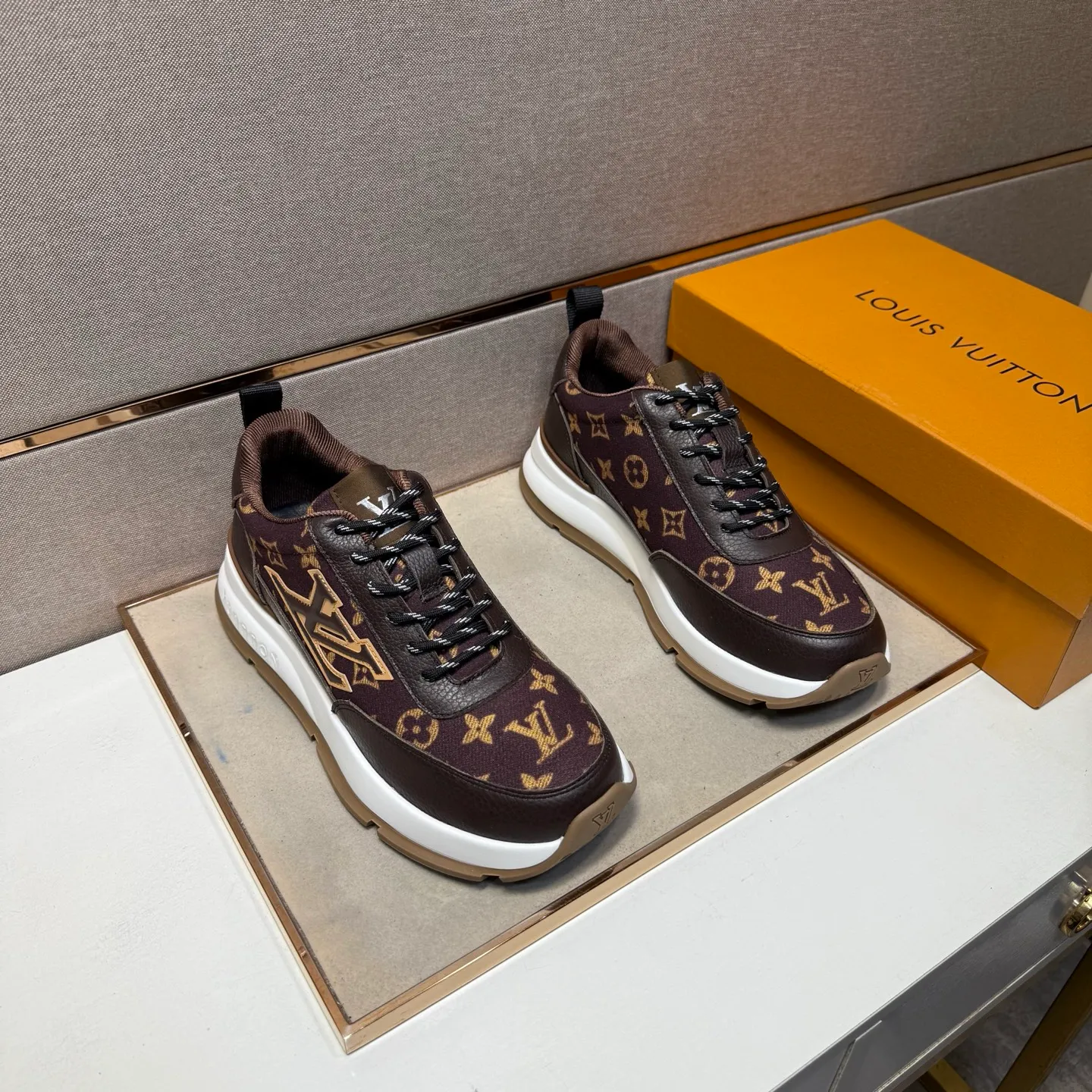 ⬛️Men's shoes 💰p442【LV～】Men's casual shoes 2025z cabinet sales simultaneously 🔶Size: 38-44#️⃣ 🔷3 colors🔜The upper is made of multi-material splicing➕Mesh lining, comfortable and breathable, sole: original comfortable and wear-resistant outsole, ⚠️real thing📱photographed🎬real thing is better📢📢📢